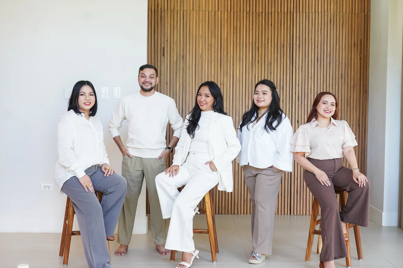 Dream Assistant colleagues spending time together